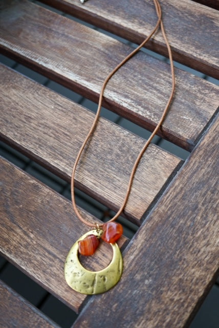 Rope Necklace with Agates enhanced with Gold Plated Pendant